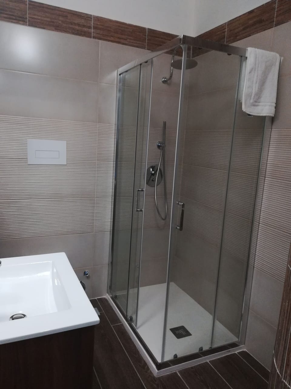 Double Room | Bathroom | Shower, rainfall showerhead, bidet, towels