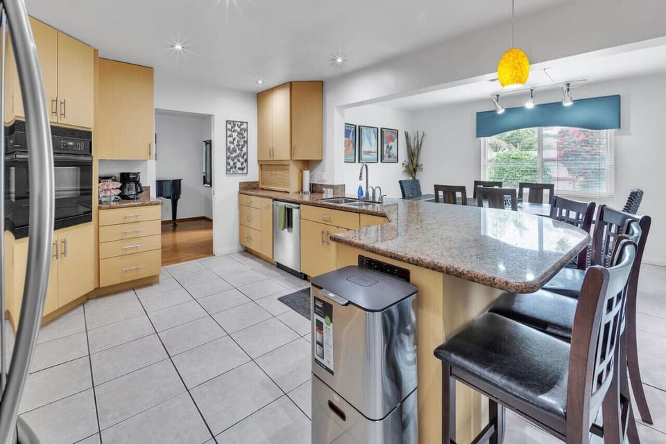 Kitchen with Island Seating