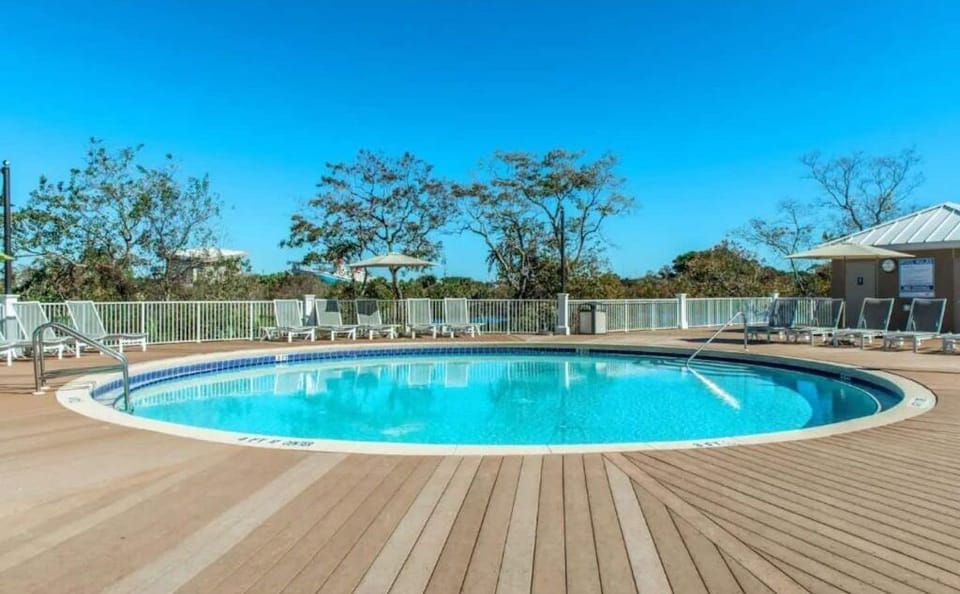 Island pool - take your pick!