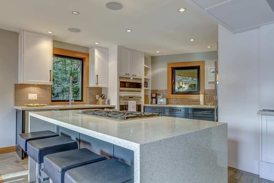 Kitchen Island with 4 barstools and built gas range