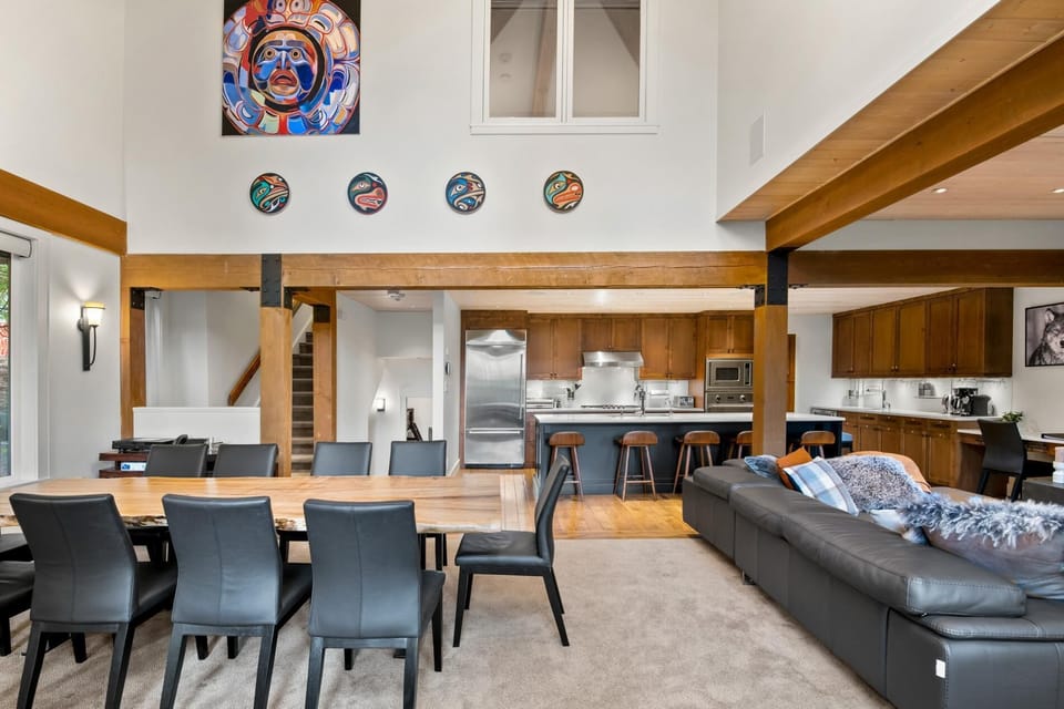 Vaulted ceilings over dining area to create an open atmosphere