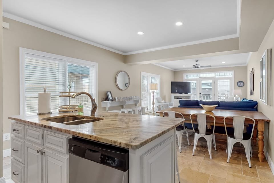 Kitchen/Dining
