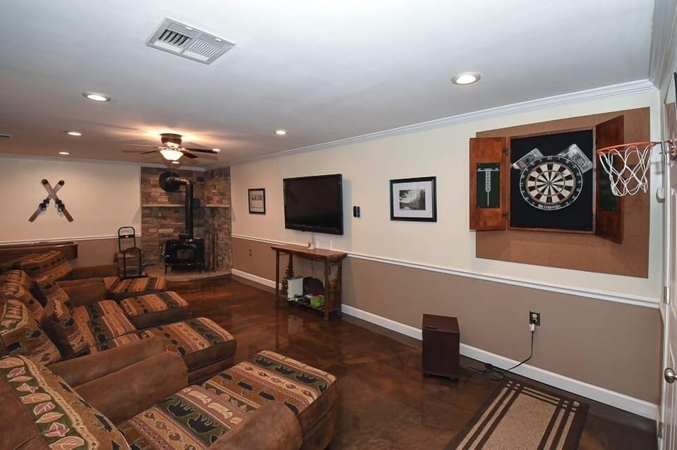 Comfortable seating and Roku TV. There is no dart board and game console.