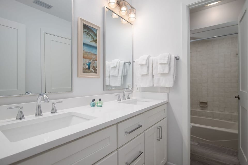 Bathroom with shower/tub combo