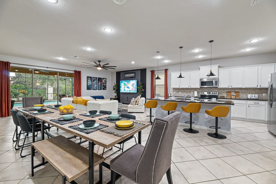 Room for the whole family! Enjoy breakfast and dinner on our large dining table