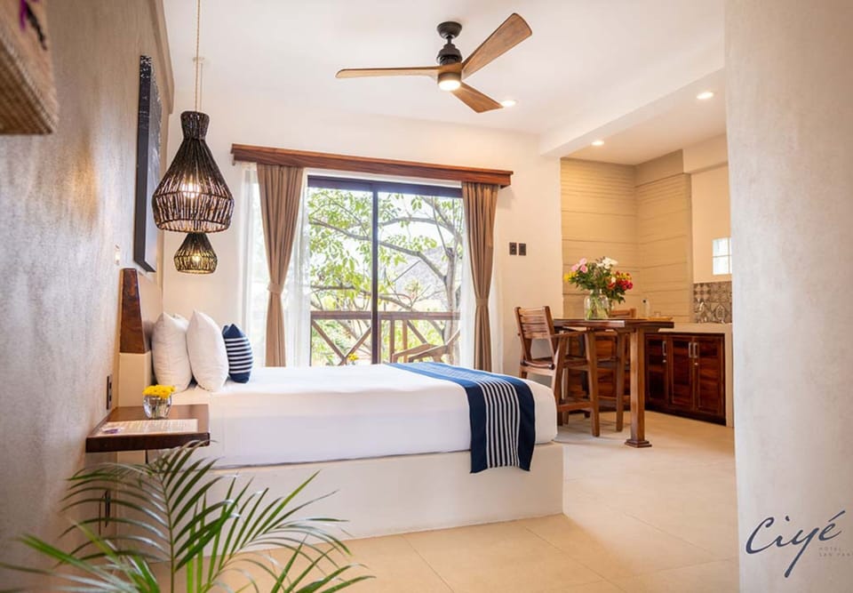 Deluxe Room | Street view