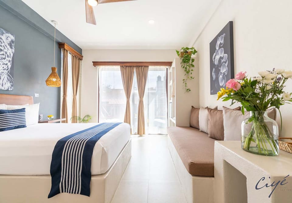 Classic Room | Minibar, in-room safe, individually decorated, individually furnished
