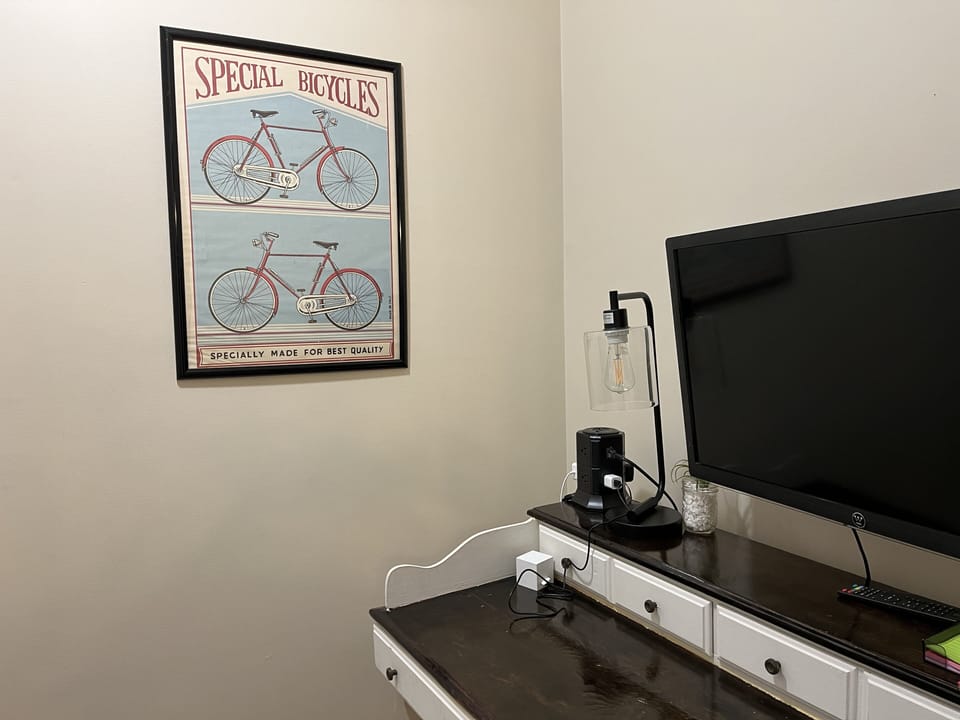 Private home office with 40" monitor, connect to your laptop!