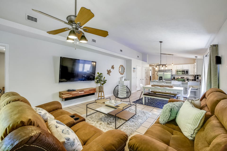 House, 3 Bedrooms, Patio | Living area | 32-inch flat-screen TV with cable channels, TV