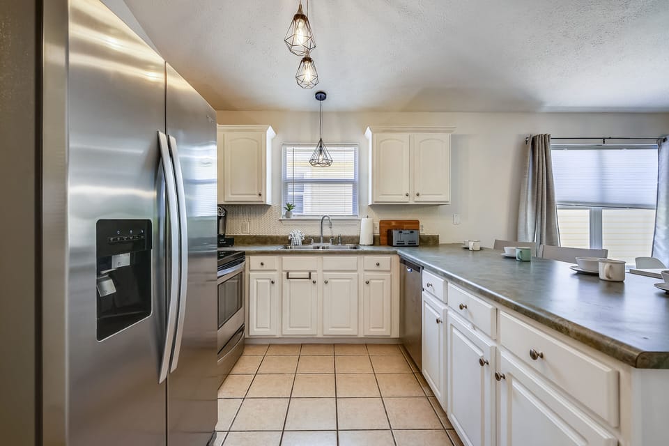 House, 3 Bedrooms, Patio | Private kitchen | Full-size fridge, microwave, oven, stovetop