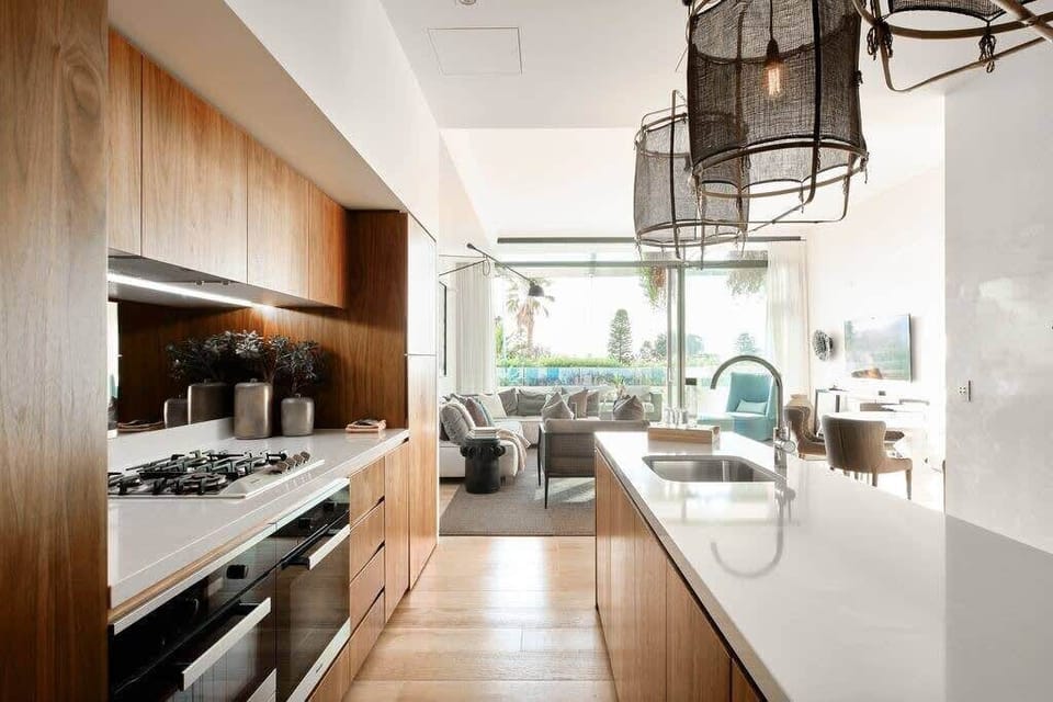 Kitchen & Dining