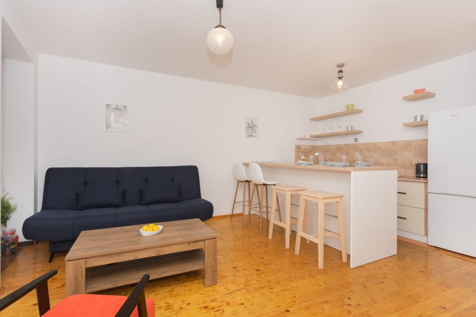 City Apartment | Living area