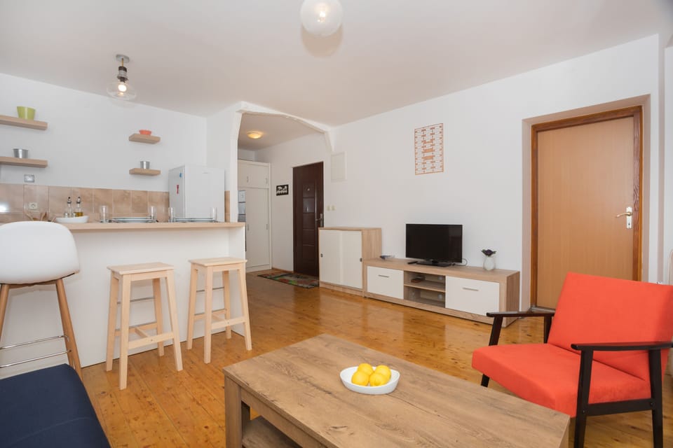 City Apartment | Living area