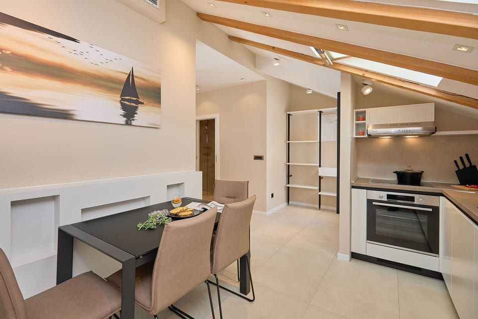 Apartment (2 Bedrooms) | In-room dining