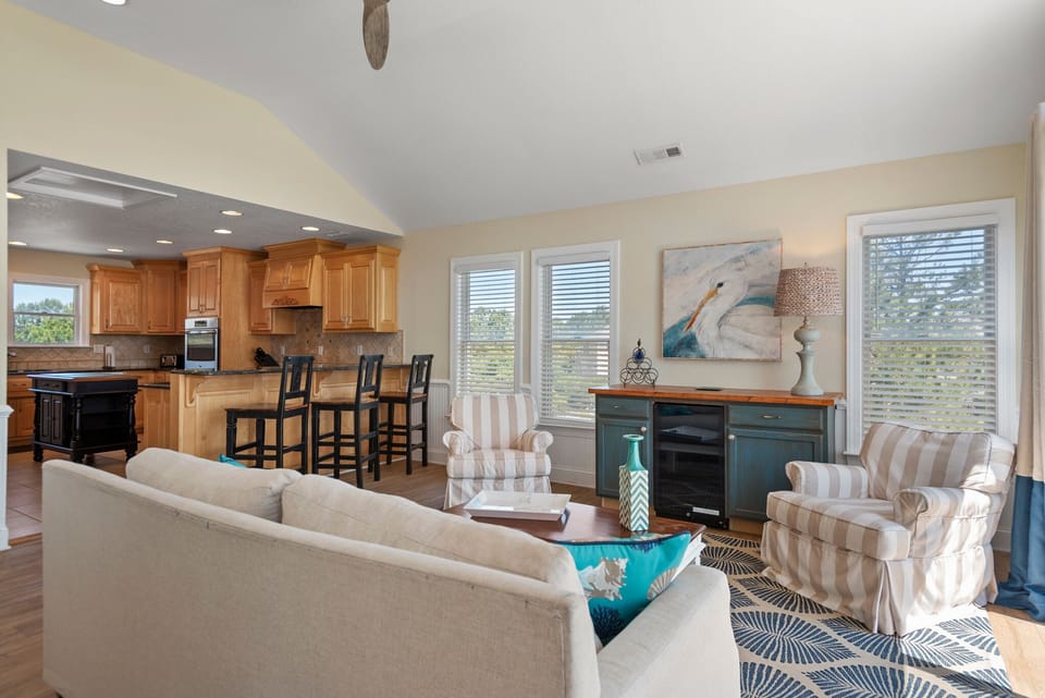 M045: Living On Beach Time | Top Level Sitting Area