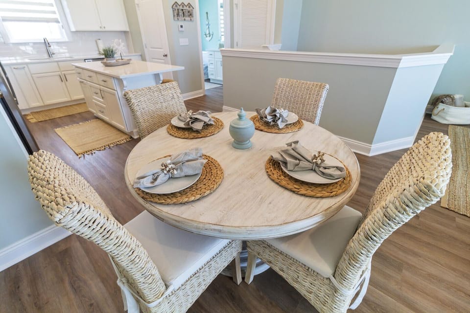 Dining seating for 4