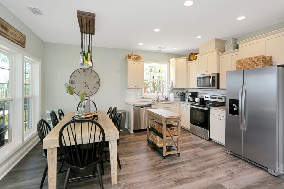 Kitchen & Dining