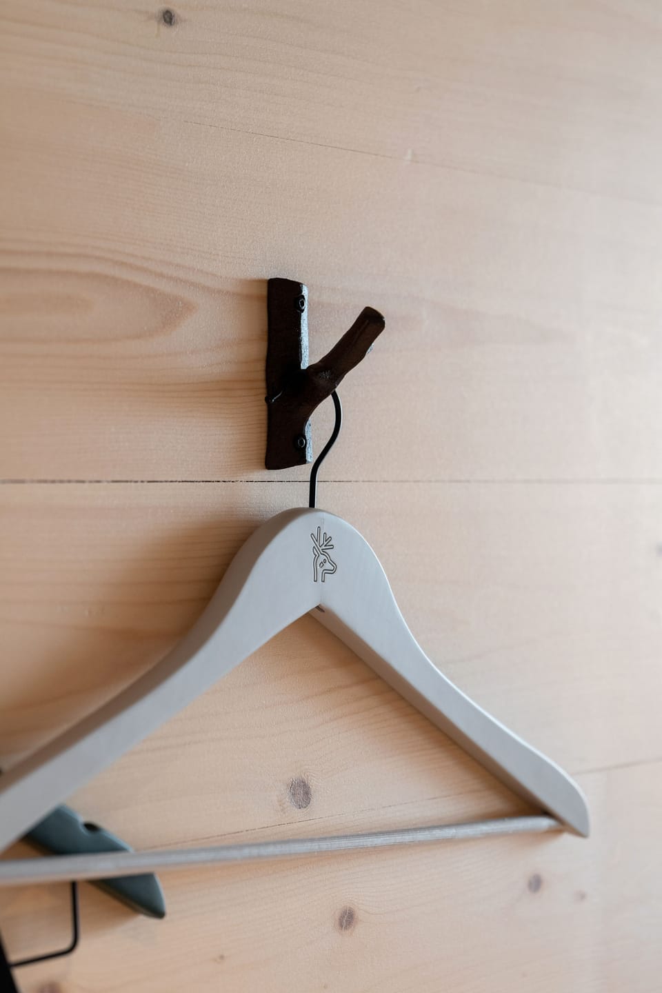 Standard Twin Room | Minibar, in-room safe, iron/ironing board, bed sheets
