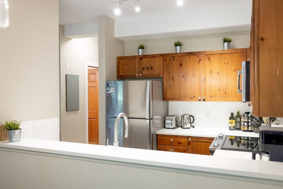 `Lovely apartment in a fantastic location. Literally across the the road from the local supermarket and the start of Whistler village. The apartment was extremely clean and the kitchen was well equipped.`- Crea