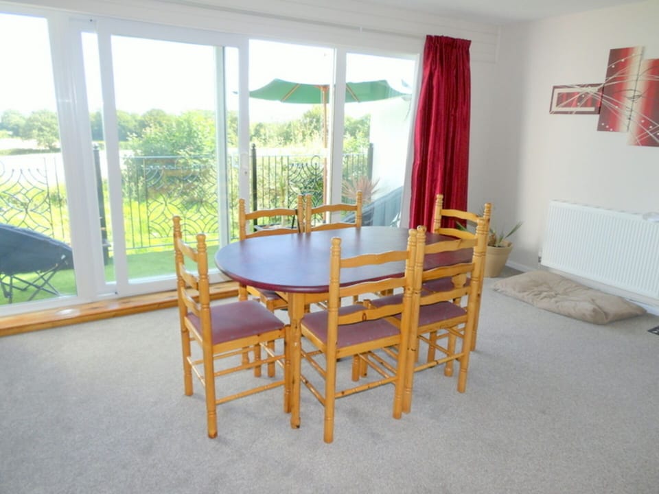 Cottage | Private kitchen | Fridge, microwave, oven, stovetop