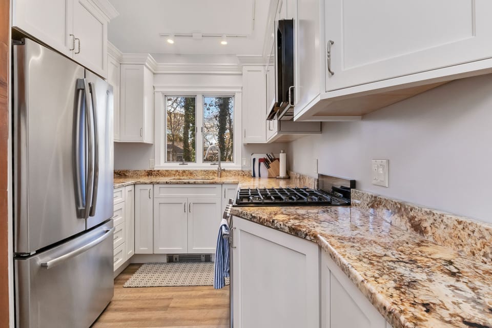 A full kitchen for all your cooking needs!  Gas oven/range and ice maker!