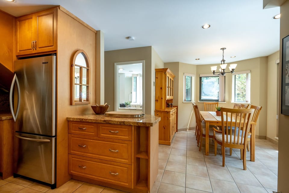 Main Floor - Kitchen & Diving Area