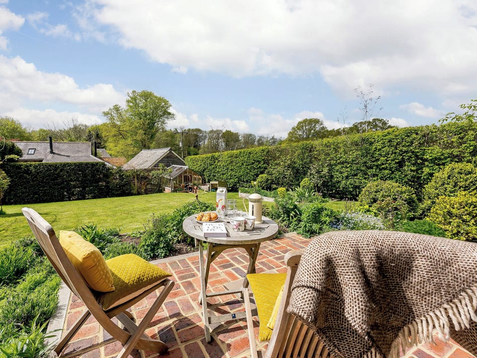 Sitting-out-area | Brook Farm Annex, Ashford