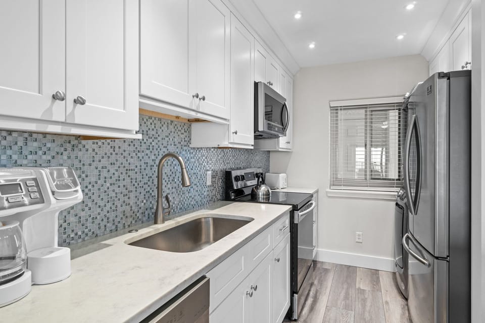 Kitchen with room to move around and prepare any type meal any time of day.