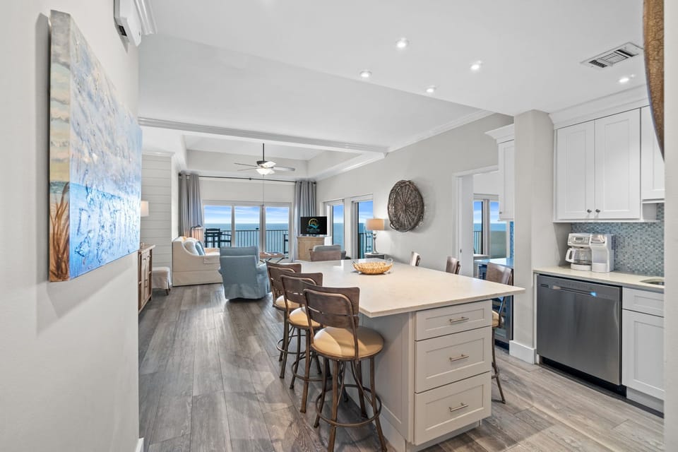 Kitchen with room to move around and prepare any type meal any time of day.