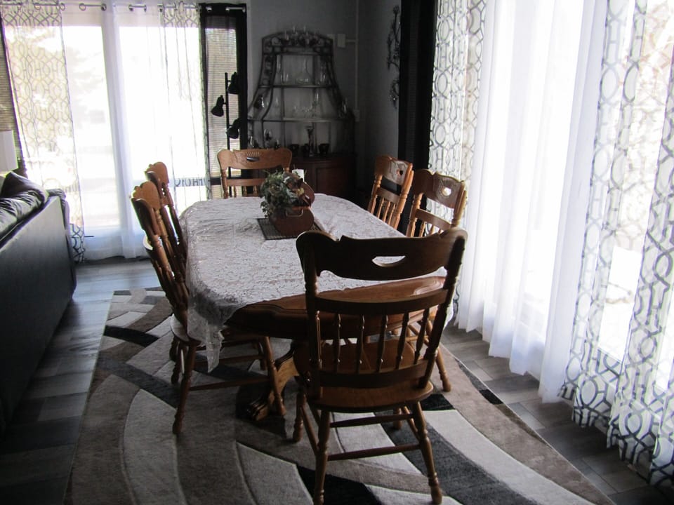 main level dining table