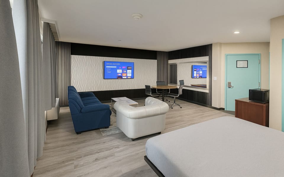 Presidential Suite | Desk, laptop workspace, soundproofing, iron/ironing board