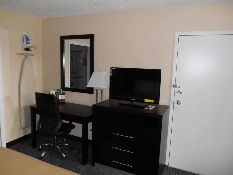 Iron/ironing board, free WiFi