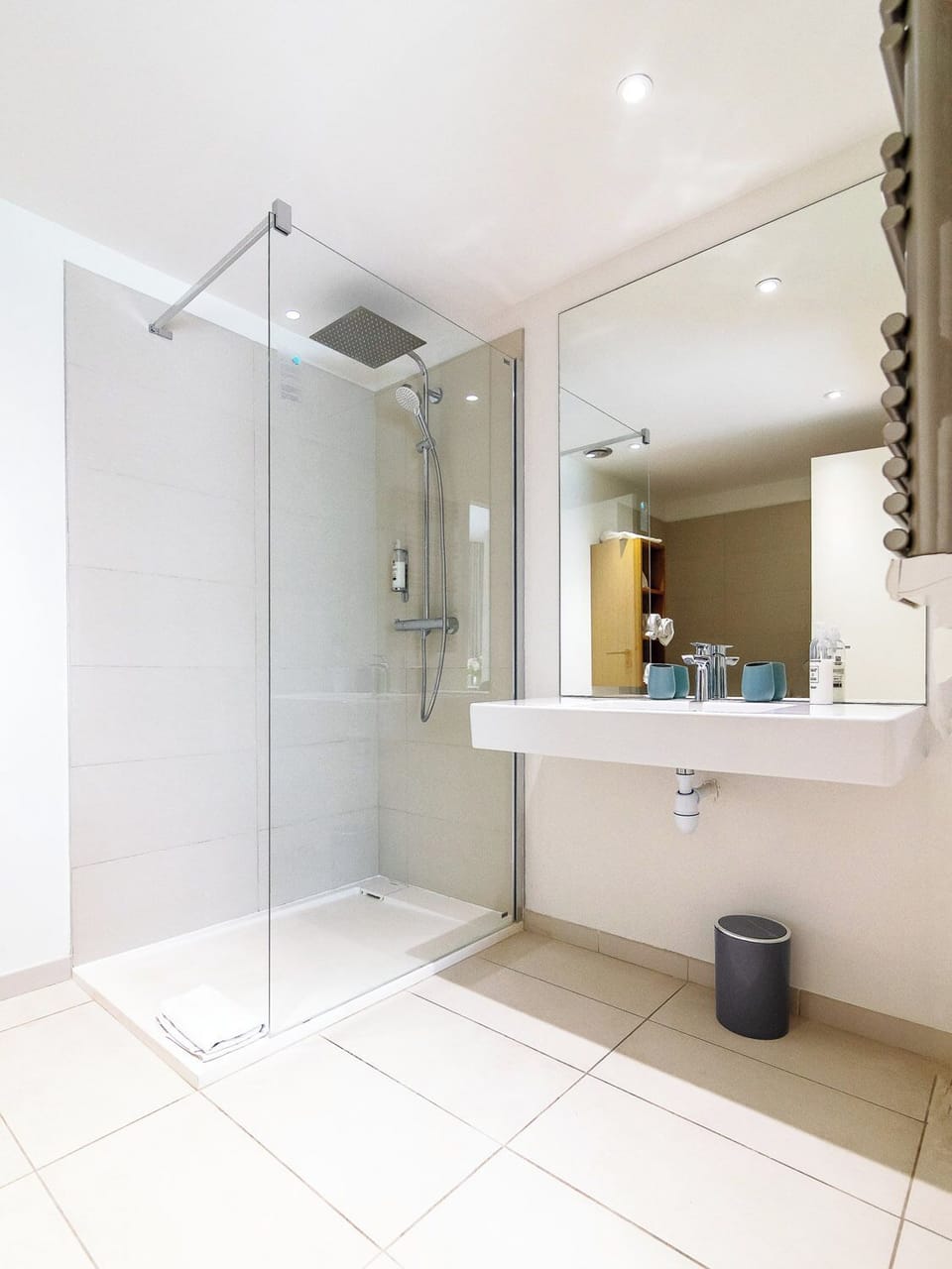 Junior Studio, Terrace | Bathroom | Shower, hair dryer, towels, soap