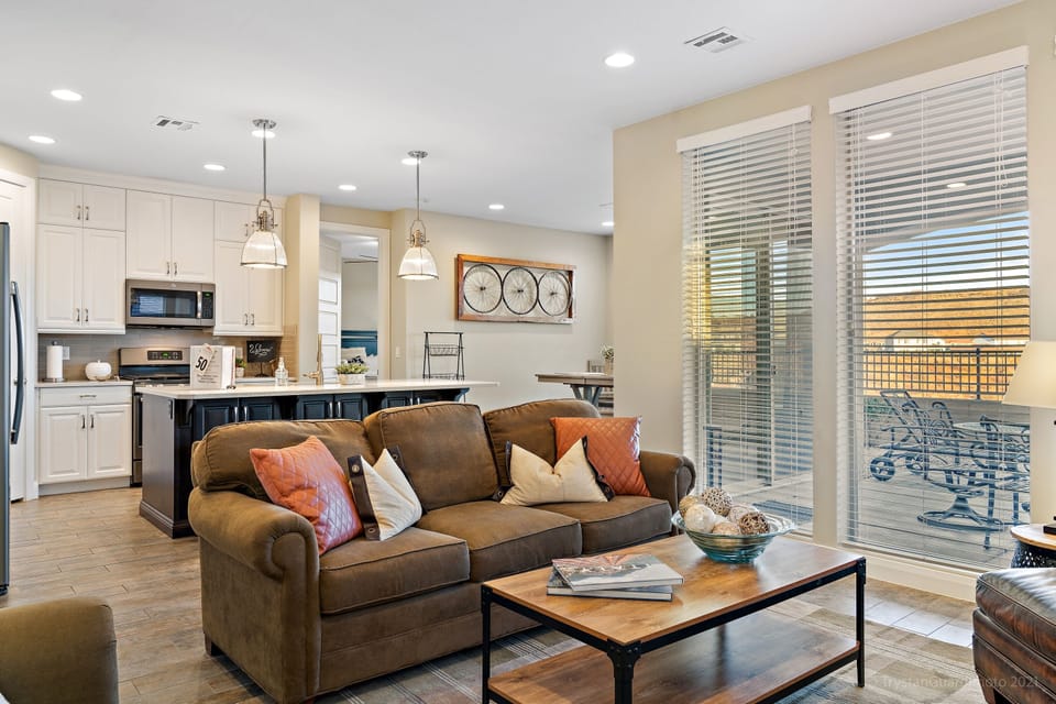 Townhome, 4 Bedrooms | Living room
