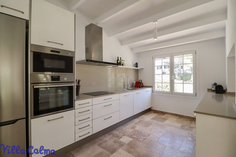 Full equipped kitchen