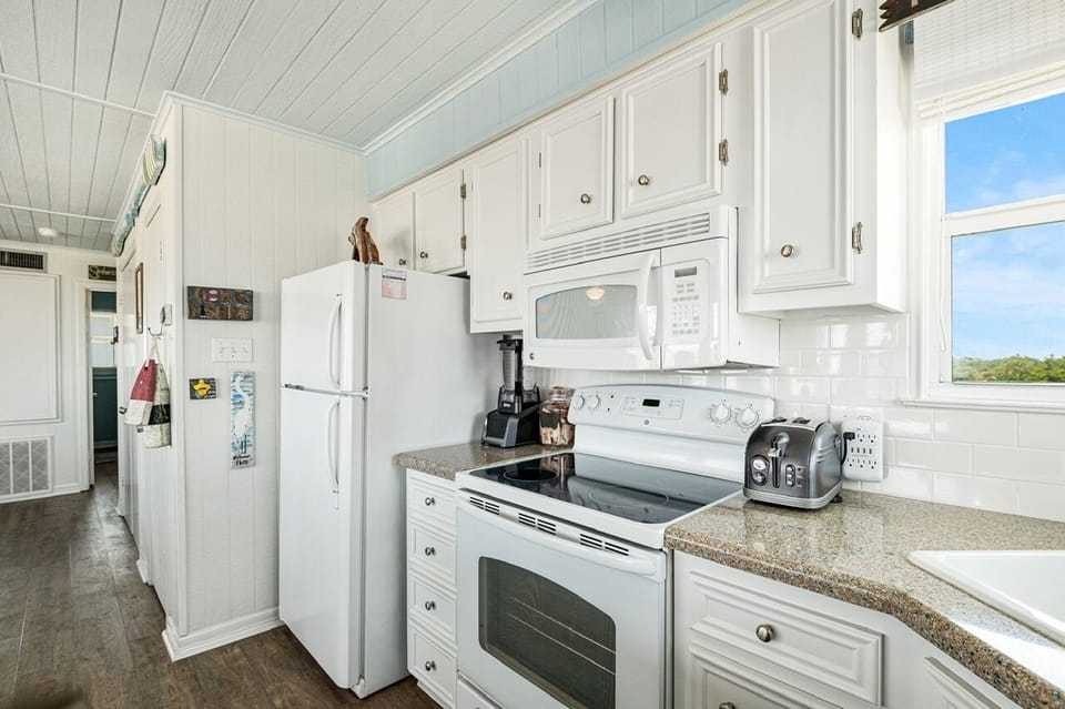 House, 3 Bedrooms | Private kitchen | Fridge, microwave, dishwasher, coffee/tea maker