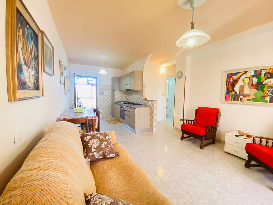 Apartment, 2 Bedrooms, Ground Floor | Living room | 22-inch flat-screen TV with cable channels, TV