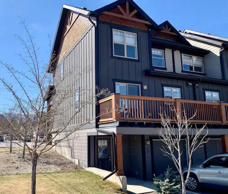 View of the entrance, garage and balcony!