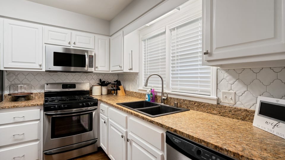 10/10 recommend! Great location, communication, and the place was spotless! Loved being able to walk into town in the morning for a cup of coffee!" - Kylie J. (5 Star Review | October 2021)