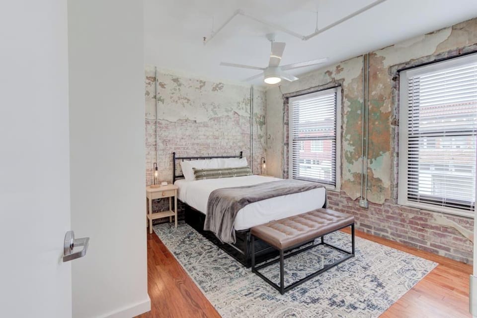Nice, roomy, and cozy bedroom 2 with a queen-sized memory foam mattress, fresh and comfy linens, no doubt a perfect formula for a restful goodnight’s sleep. Did you know that the more natural light exposure, the better sleep experience?