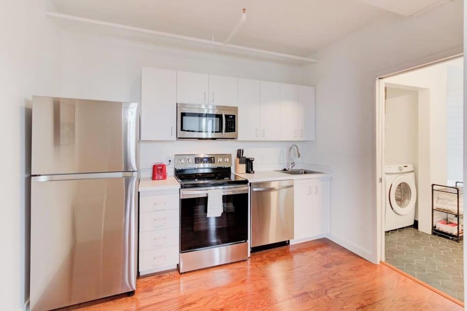 The fully equipped modern kitchen is both practical and functional, with everything you need to heat up leftovers or cook a quick, hearty meal—pots, pans, salt, pepper, olive oil, and all the essentials for your stay.