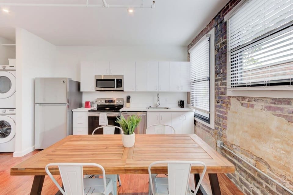 The fully equipped modern kitchen has all the basics to warm up leftovers or takeout food and even cook up a quick hearty meal- Pots, pans, salt, pepper, olive oil, and all that jazz you’ll need for your stay.