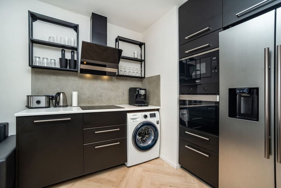 Washing machine and dishwasher