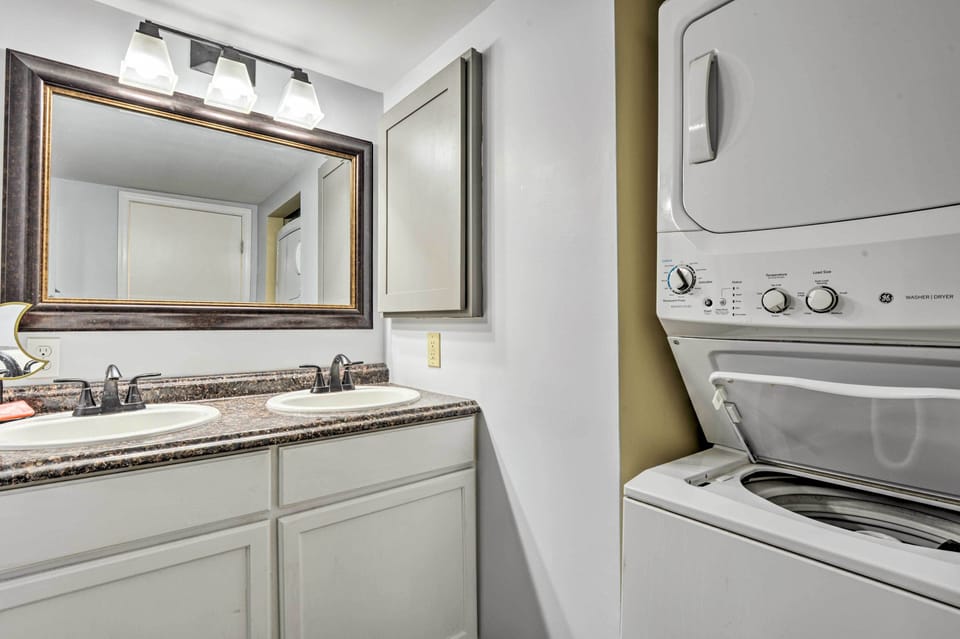 Full Bathroom | Laundry Access