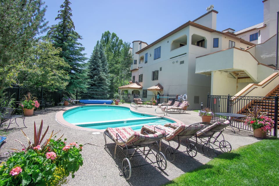 Heated Pool & Hot Tub