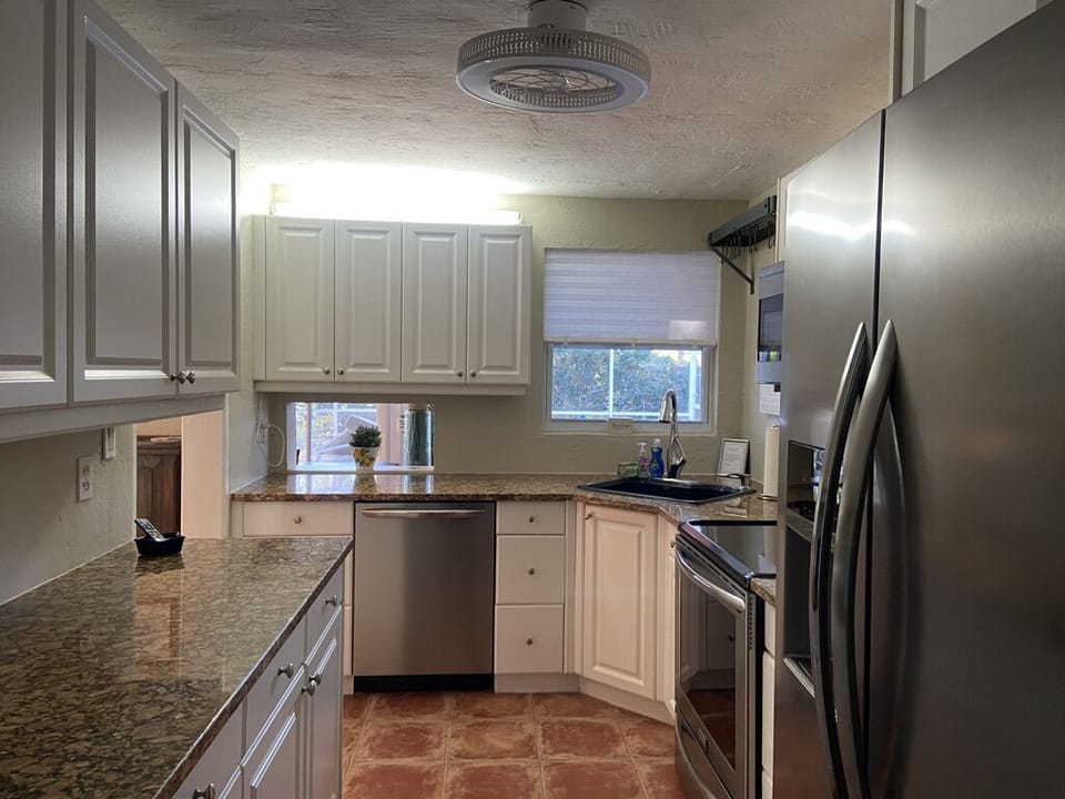Over and under cabinet lighting
