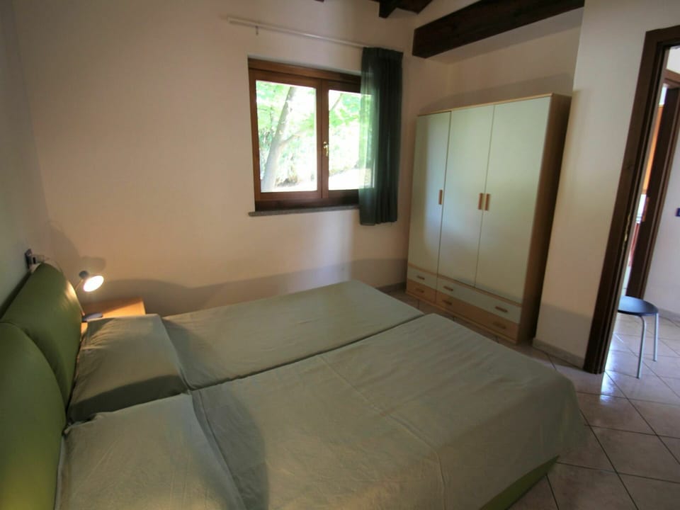 Building, Window, Comfort, Shade, Wood, Flooring, Floor, Door, Bed