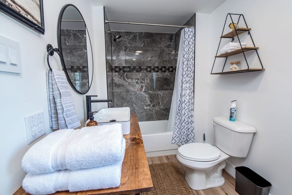 Lower Level Full Bath