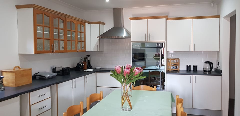 Large kitchen with new oven and hob