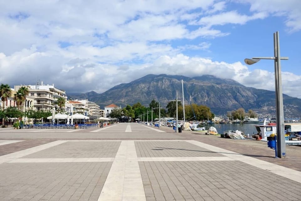 a place for walk and drink coffee near to the port